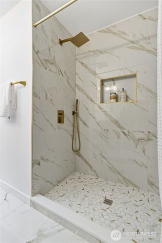 8828 NE 152nd Street, Kenmore, WA 98028