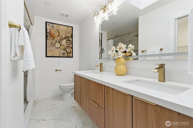 8828 NE 152nd Street, Kenmore, WA 98028