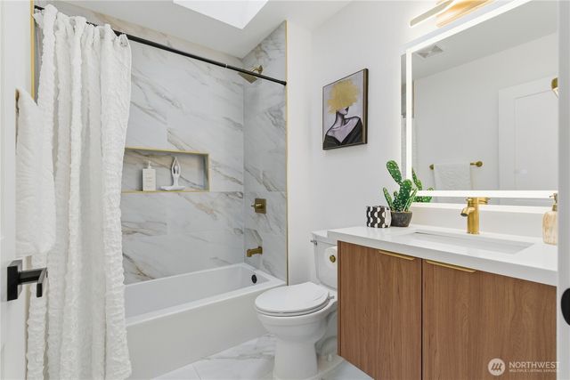 8828 NE 152nd Street, Kenmore, WA 98028