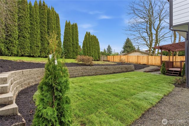 8828 NE 152nd Street, Kenmore, WA 98028