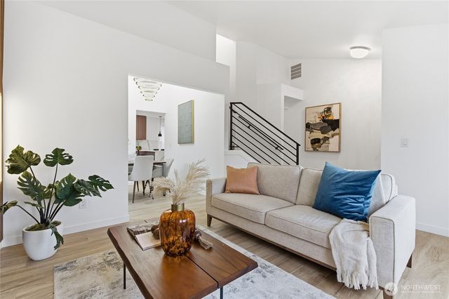 8828 NE 152nd Street, Kenmore, WA 98028