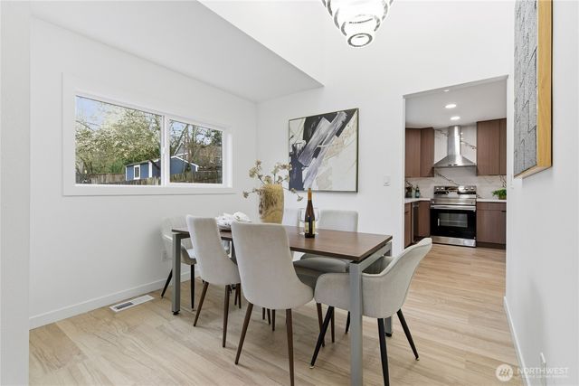 8828 NE 152nd Street, Kenmore, WA 98028