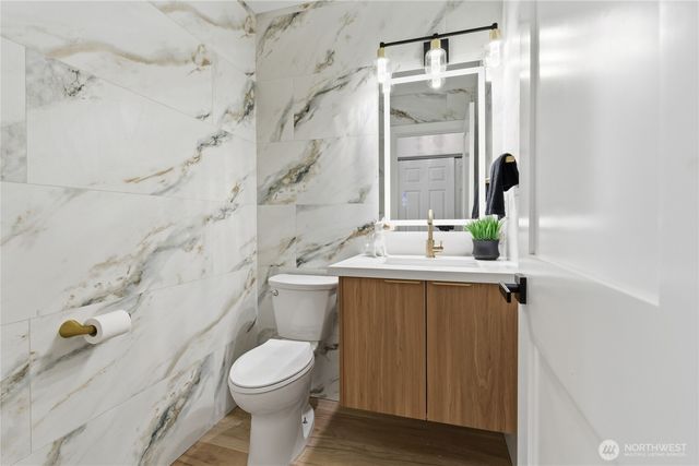 8828 NE 152nd Street, Kenmore, WA 98028