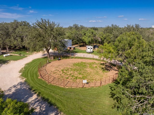 175 Quail Creek Dr., Lytle, TX 78052