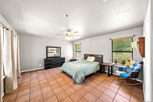 175 Quail Creek Dr., Lytle, TX 78052
