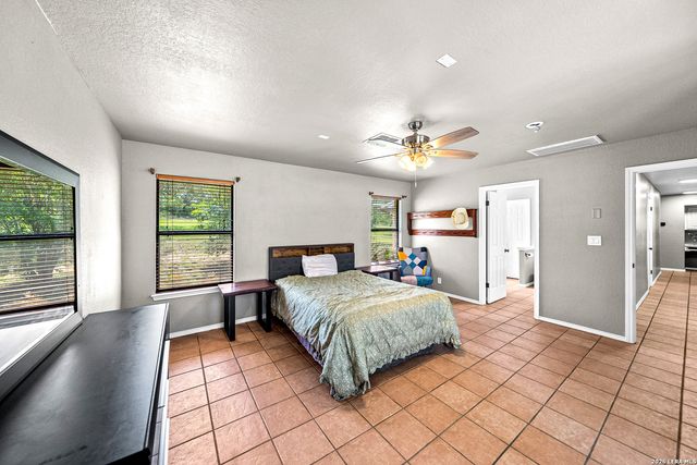 175 Quail Creek Dr., Lytle, TX 78052
