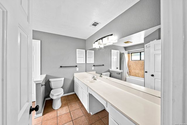 175 Quail Creek Dr., Lytle, TX 78052