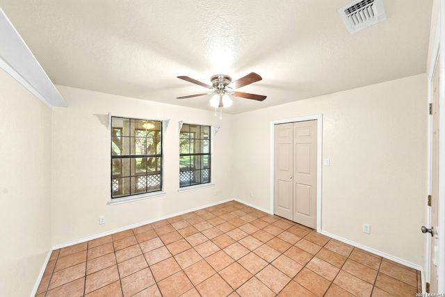 175 Quail Creek Dr., Lytle, TX 78052