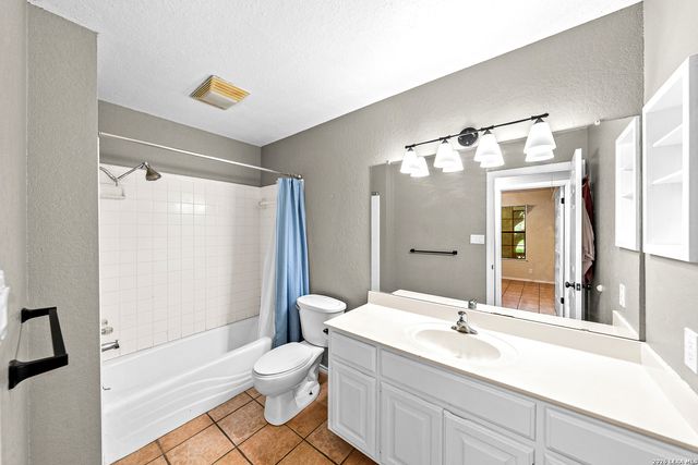 175 Quail Creek Dr., Lytle, TX 78052