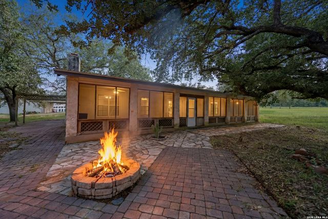 175 Quail Creek Dr., Lytle, TX 78052