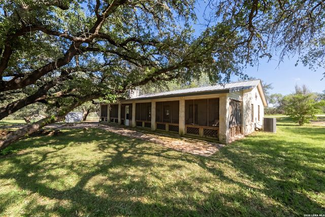 175 Quail Creek Dr., Lytle, TX 78052
