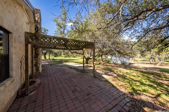 175 Quail Creek Dr., Lytle, TX 78052