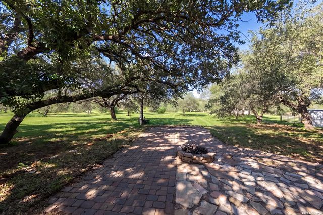 175 Quail Creek Dr., Lytle, TX 78052
