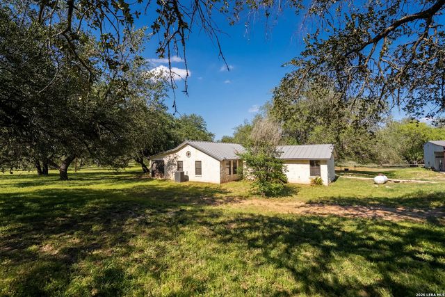 175 Quail Creek Dr., Lytle, TX 78052