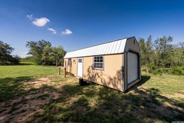 175 Quail Creek Dr., Lytle, TX 78052