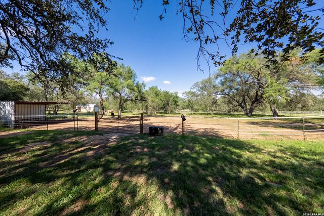 175 Quail Creek Dr., Lytle, TX 78052