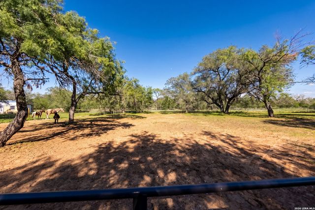 175 Quail Creek Dr., Lytle, TX 78052