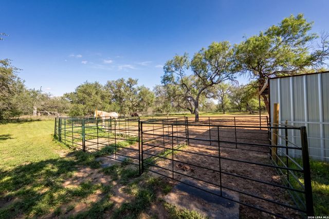 175 Quail Creek Dr., Lytle, TX 78052