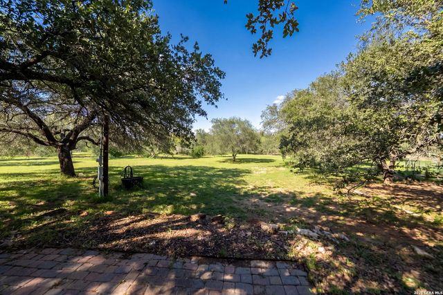 175 Quail Creek Dr., Lytle, TX 78052