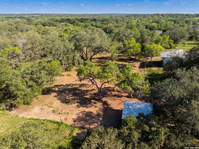 175 Quail Creek Dr., Lytle, TX 78052