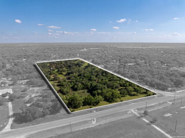 175 Quail Creek Dr., Lytle, TX 78052