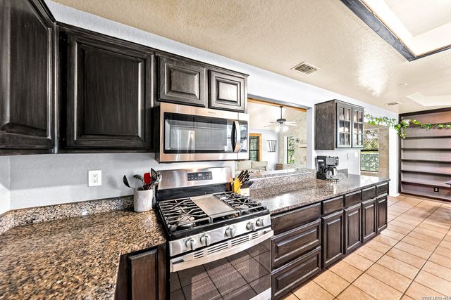 175 Quail Creek Dr., Lytle, TX 78052