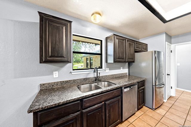 175 Quail Creek Dr., Lytle, TX 78052
