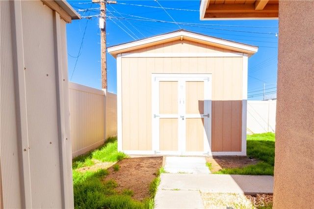 2005 W Milling, Lancaster, CA 93536