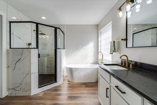 422 W Tuscany Dr, Andover, KS 67002