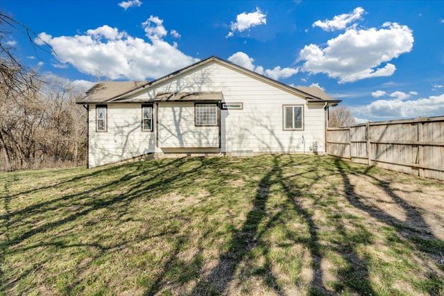 422 W Tuscany Dr, Andover, KS 67002