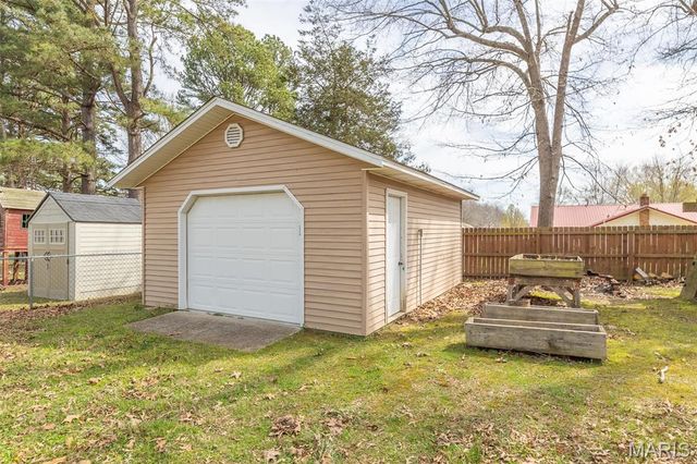 6200 Pinecrest Drive, Poplar Bluff, MO 63901