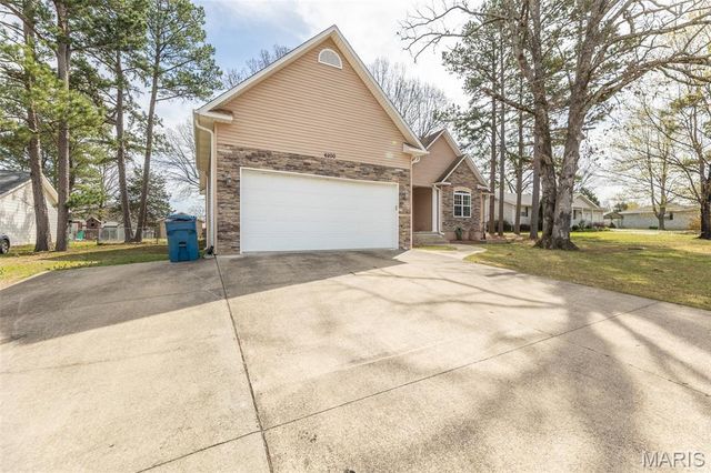 6200 Pinecrest Drive, Poplar Bluff, MO 63901
