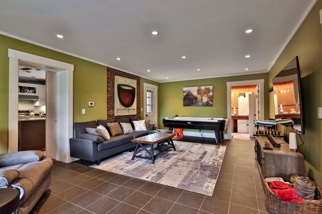 76 Goldthwaite Road, Chester, VT 05143