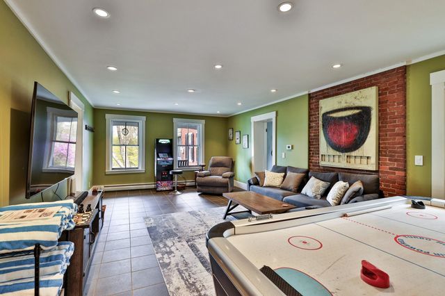 76 Goldthwaite Road, Chester, VT 05143