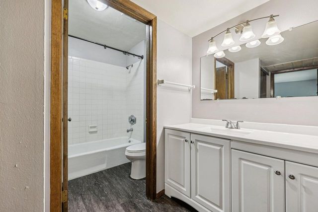 1657 S Carriage LANE, New Berlin, WI 53151