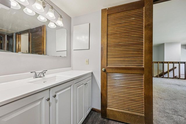 1657 S Carriage LANE, New Berlin, WI 53151