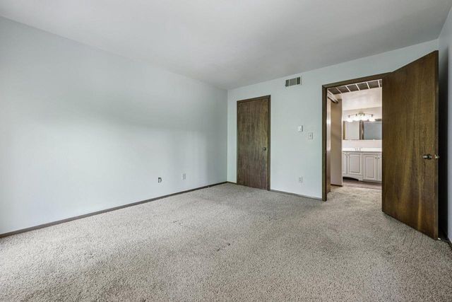 1657 S Carriage LANE, New Berlin, WI 53151