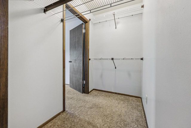 1657 S Carriage LANE, New Berlin, WI 53151