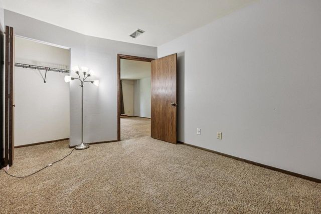 1657 S Carriage LANE, New Berlin, WI 53151