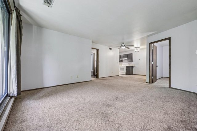 1657 S Carriage LANE, New Berlin, WI 53151