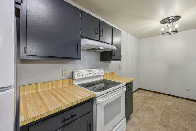 1657 S Carriage LANE, New Berlin, WI 53151