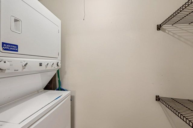 1657 S Carriage LANE, New Berlin, WI 53151