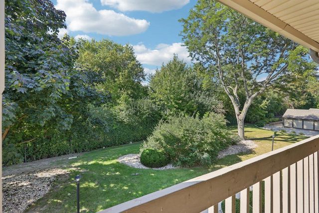 1657 S Carriage LANE, New Berlin, WI 53151