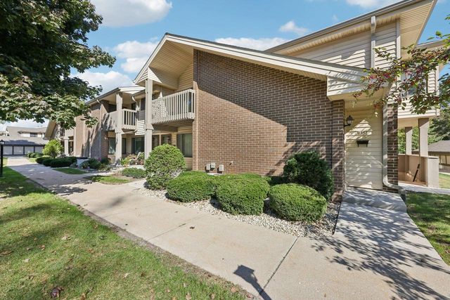 1657 S Carriage LANE, New Berlin, WI 53151