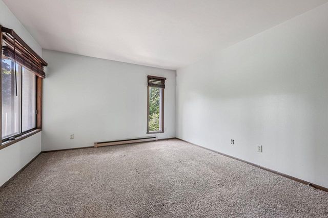 1657 S Carriage LANE, New Berlin, WI 53151