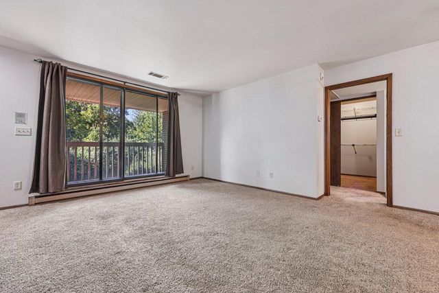 1657 S Carriage LANE, New Berlin, WI 53151