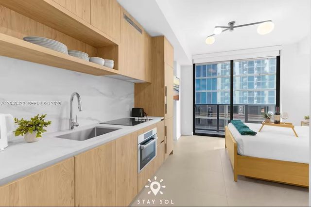 11 NE 6th St 1606, Miami, FL 33132
