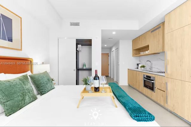 11 NE 6th St 1606, Miami, FL 33132