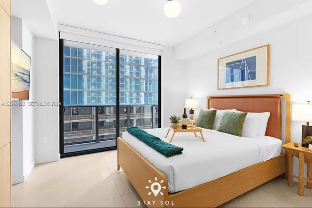 11 NE 6th St 1606, Miami, FL 33132