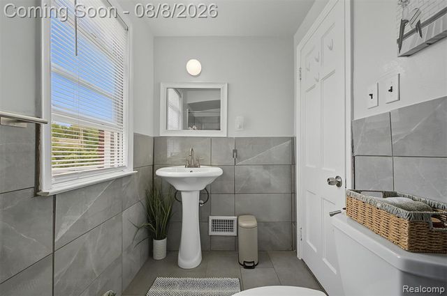 237 S Denwood Street, Dearborn, MI 48124